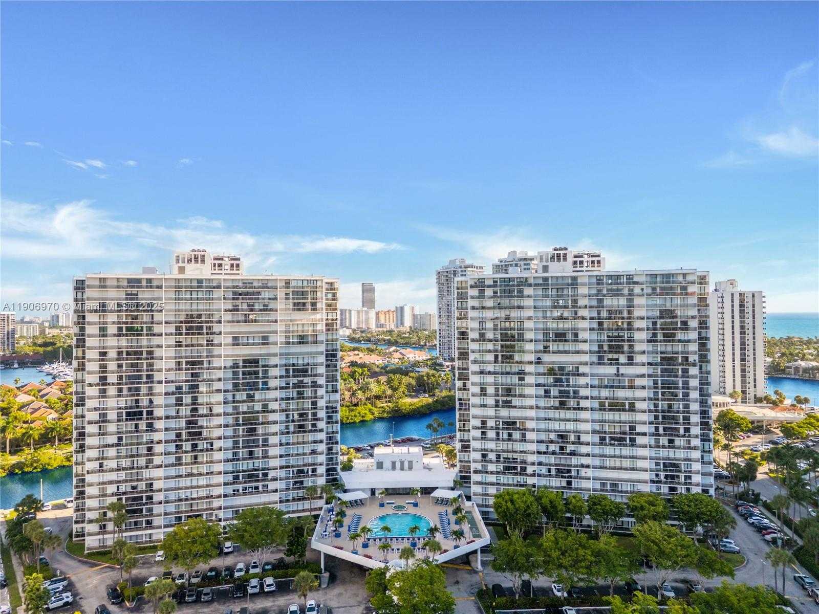 Small Image of 3701 NORTH COUNTRY CLUB DR #1009, Aventura Number 4