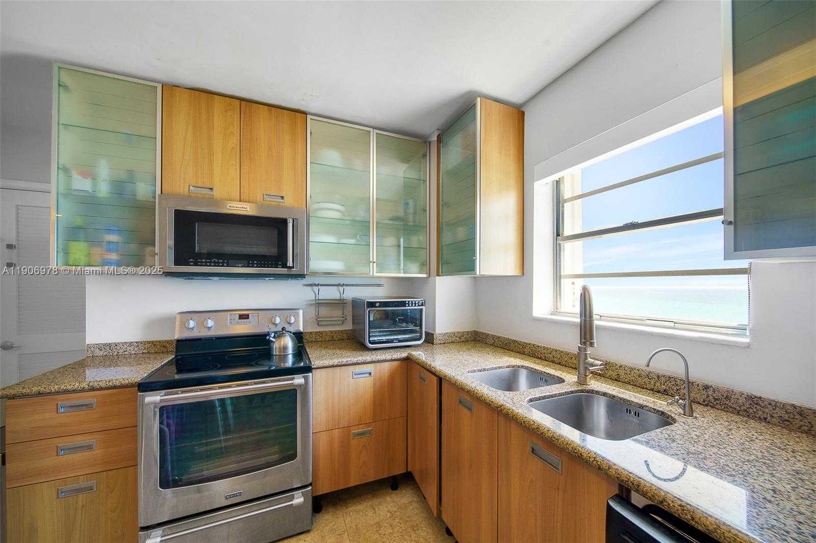 Small Image of 5825 COLLINS AVE #10G, Miami Beach Number 16