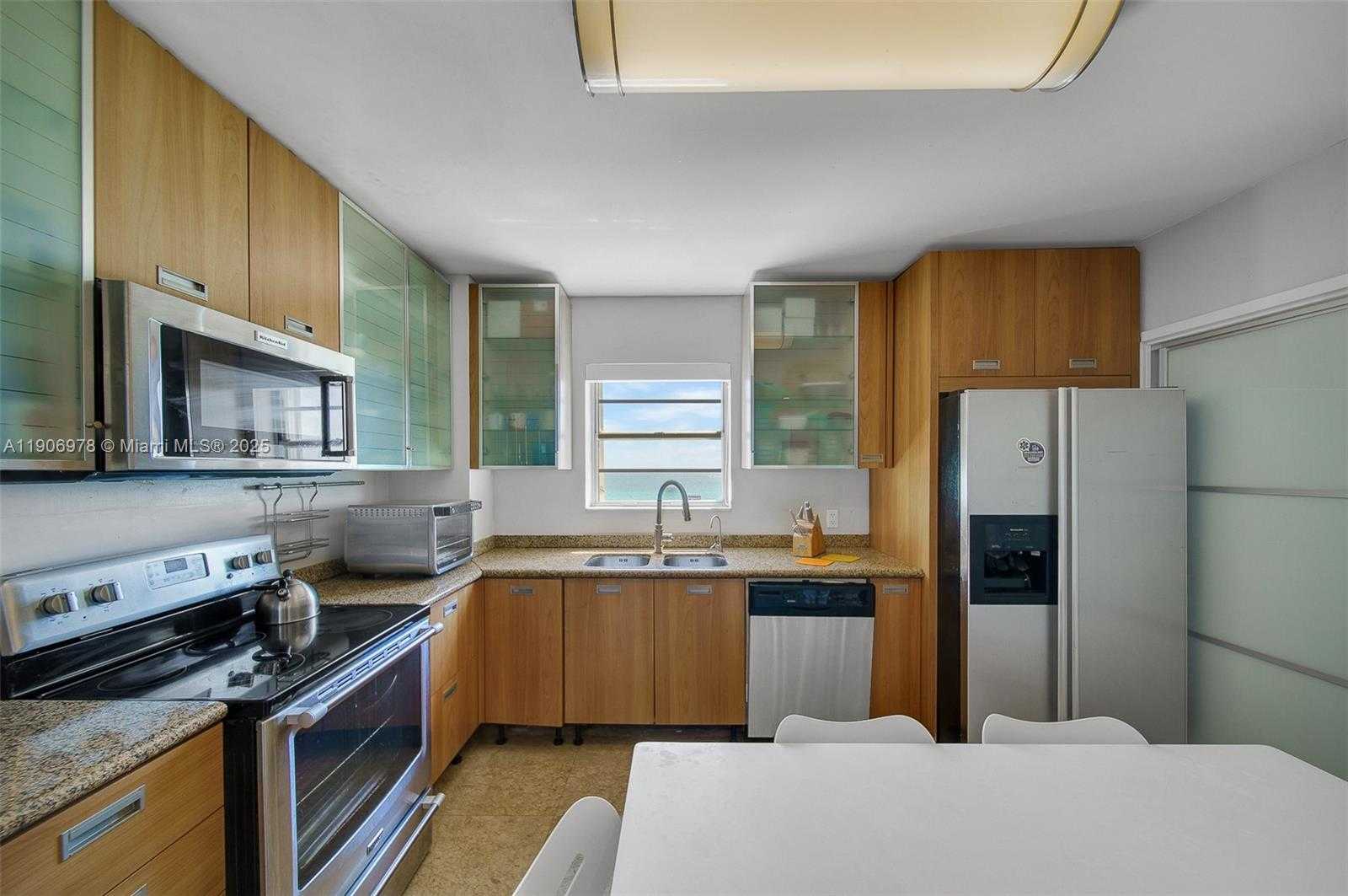 Small Image of 5825 COLLINS AVE #10G, Miami Beach Number 4