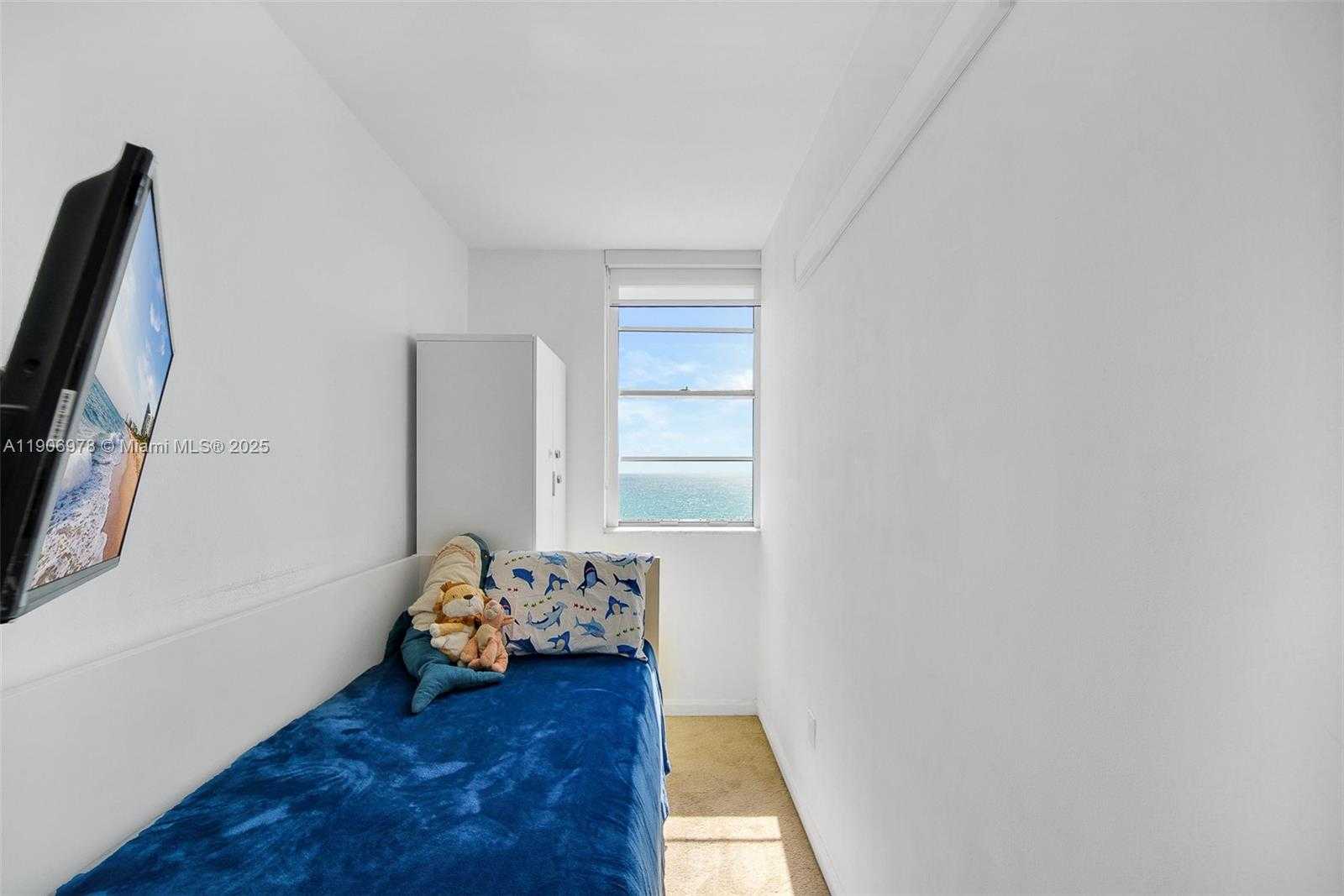 Small Image of 5825 COLLINS AVE #10G, Miami Beach Number 41