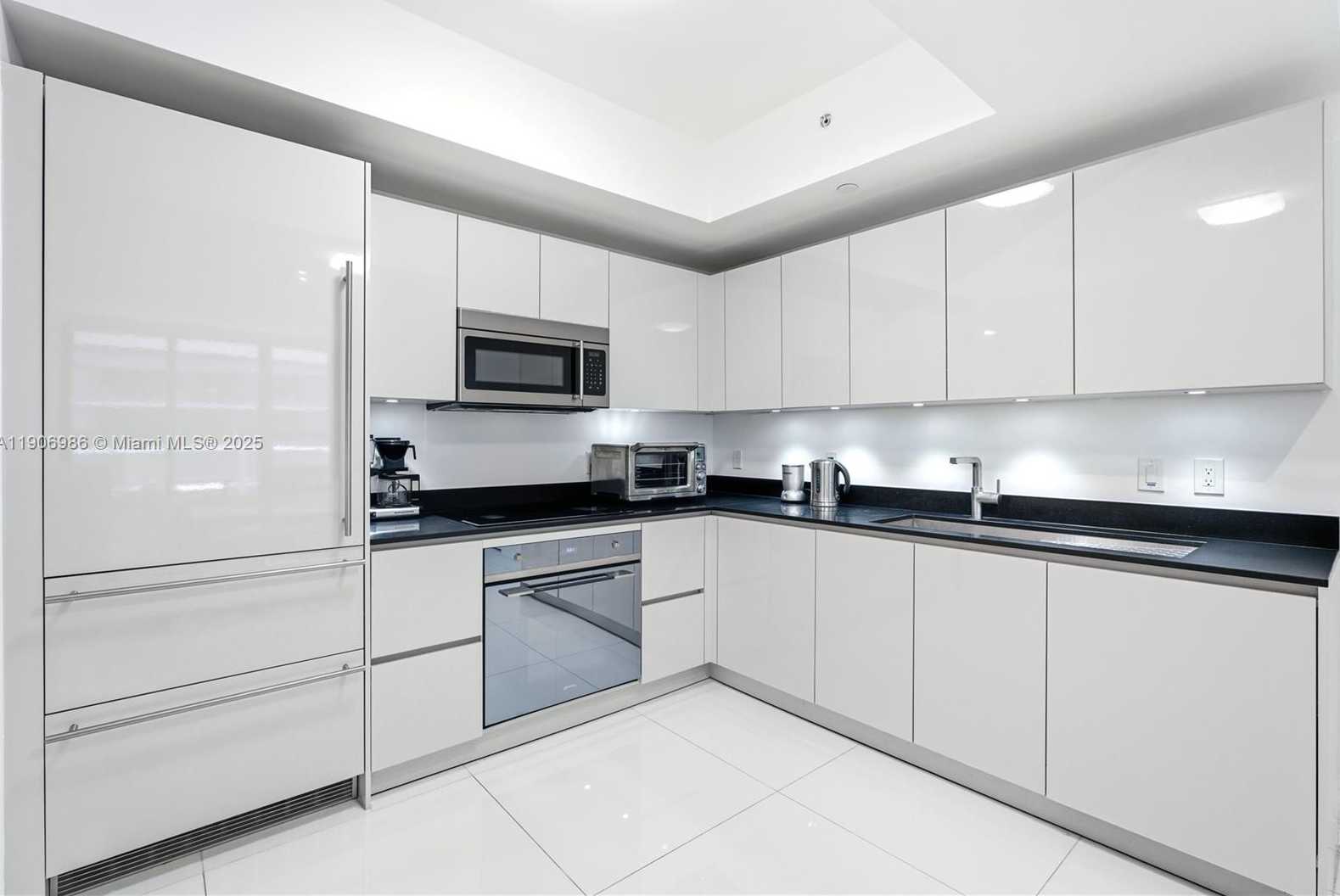 Small Image of 1010 BRICKELL AVE #3006, Miami Number 4