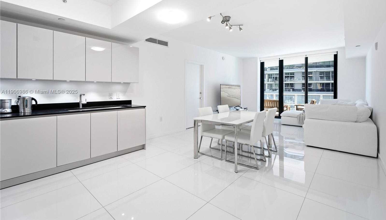 Small Image of 1010 BRICKELL AVE #3006, Miami Number 5