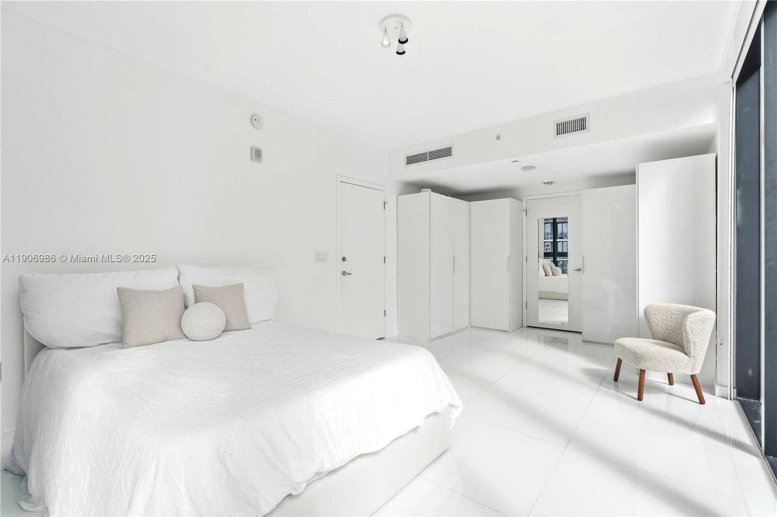 Small Image of 1010 BRICKELL AVE #3006, Miami Number 8