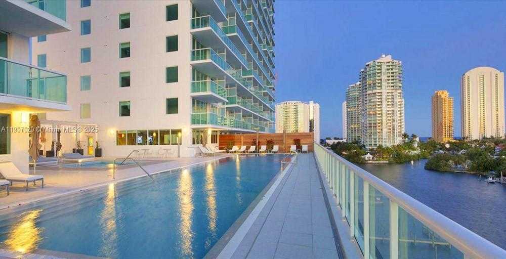 Imagen de Pequeño Objeto