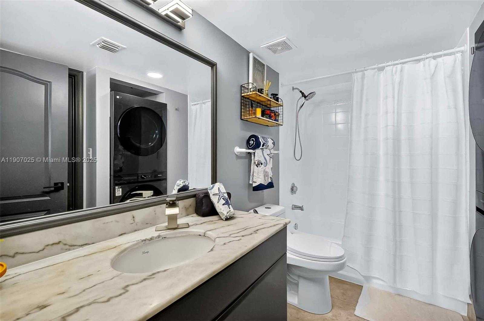 Small Image of 1200 BRICKELL BAY DR #3914, Miami Number 10