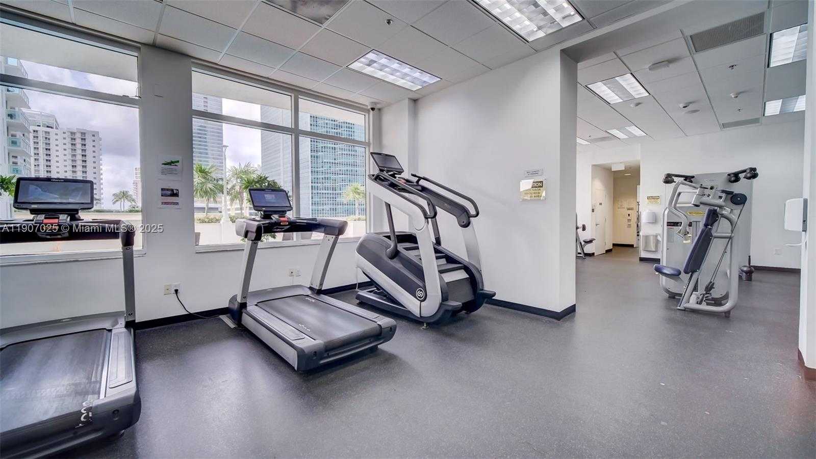 Small Image of 1200 BRICKELL BAY DR #3914, Miami Number 37
