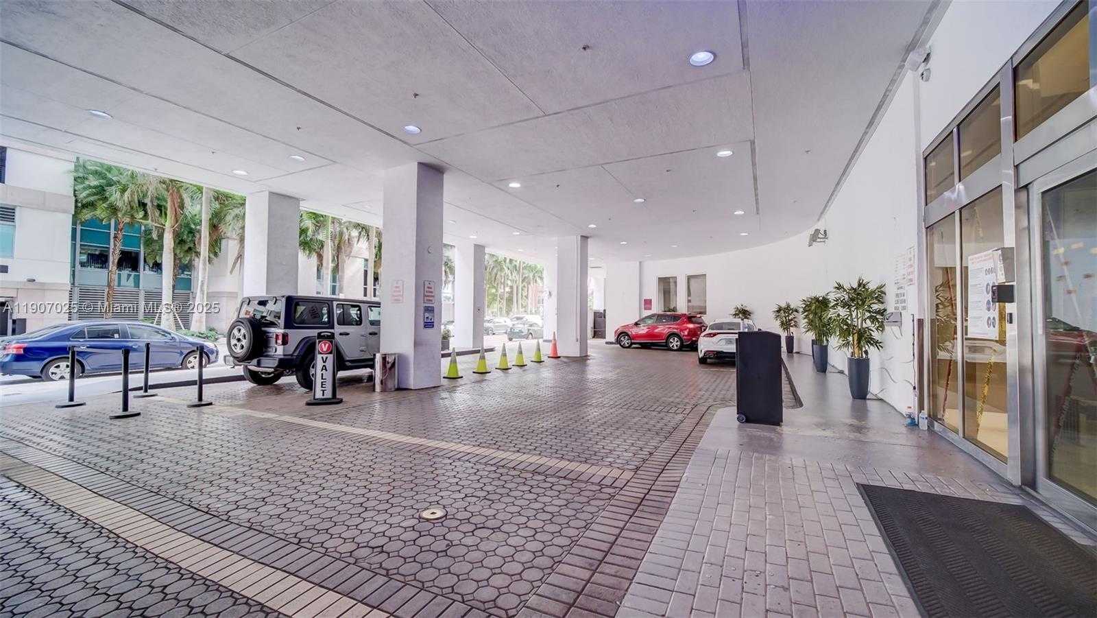 Small Image of 1200 BRICKELL BAY DR #3914, Miami Number 42