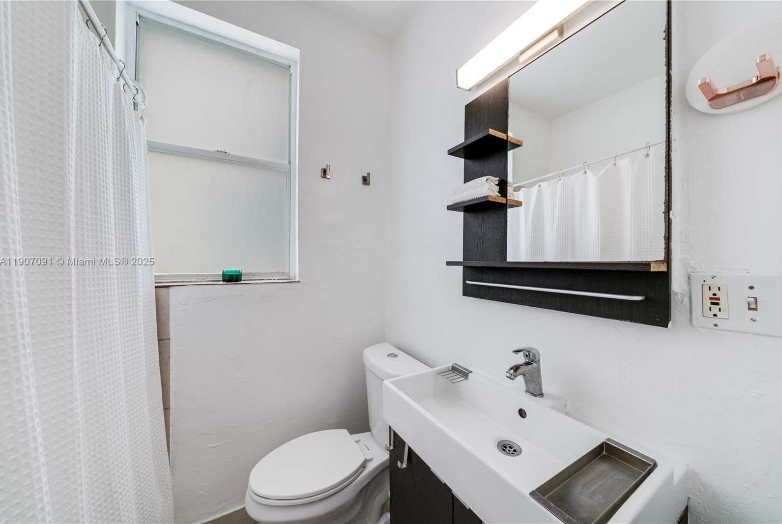 Small Image of 119 MENORES AVE #8, Coral Gables Number 10