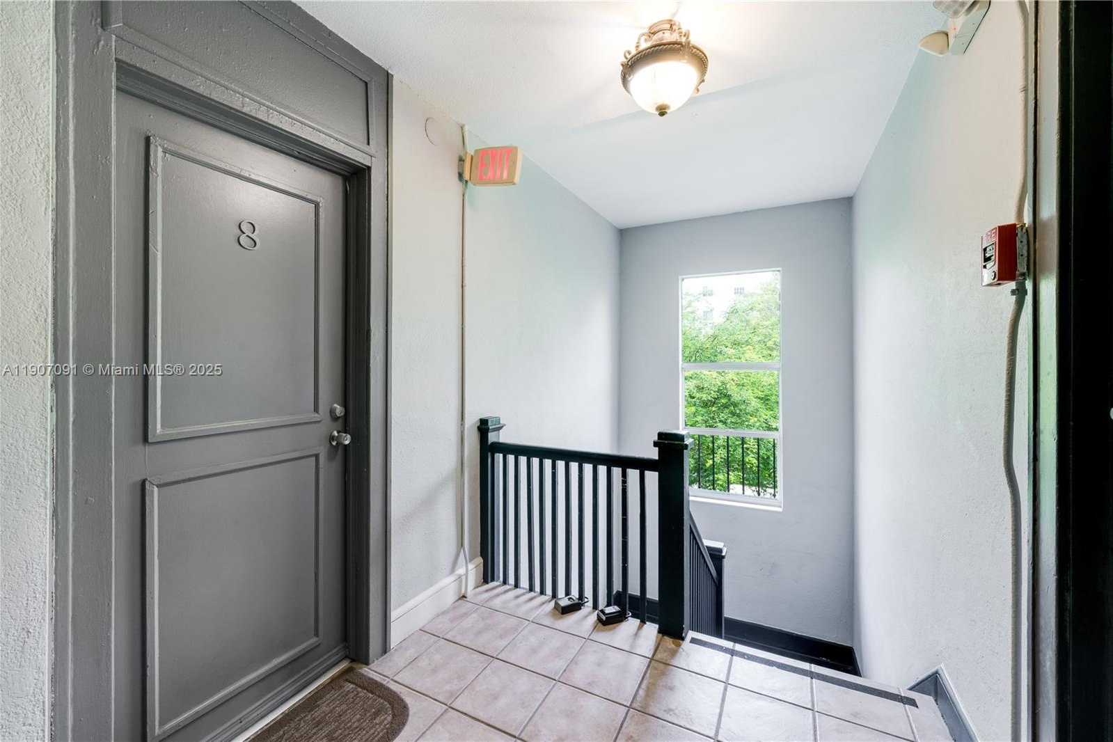 Small Image of 119 MENORES AVE #8, Coral Gables Number 11