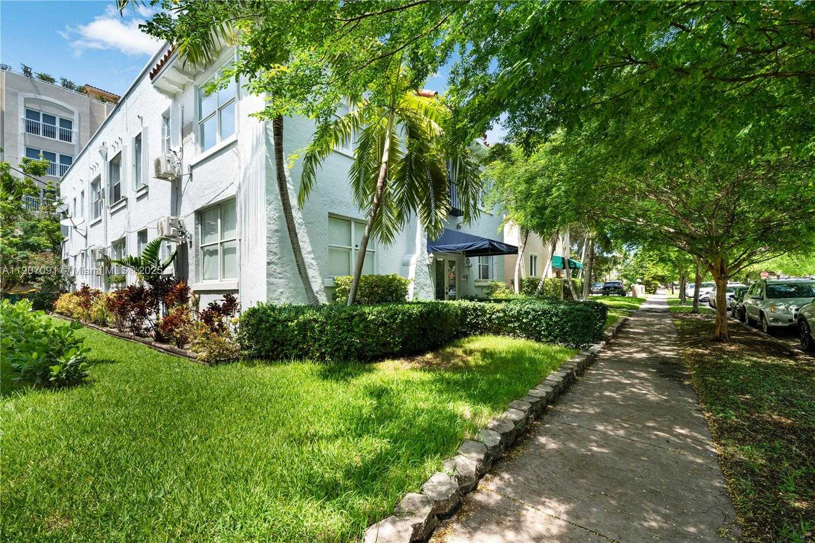 Small Image of 119 MENORES AVE #8, Coral Gables Number 12