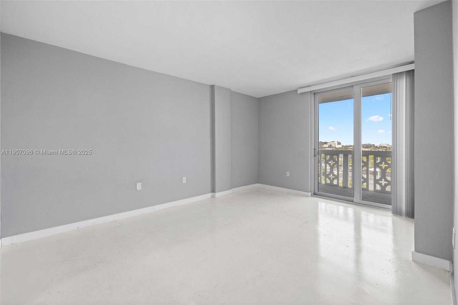 Small Image of 1020 MERIDIAN AVE #811, Miami Beach Number 12