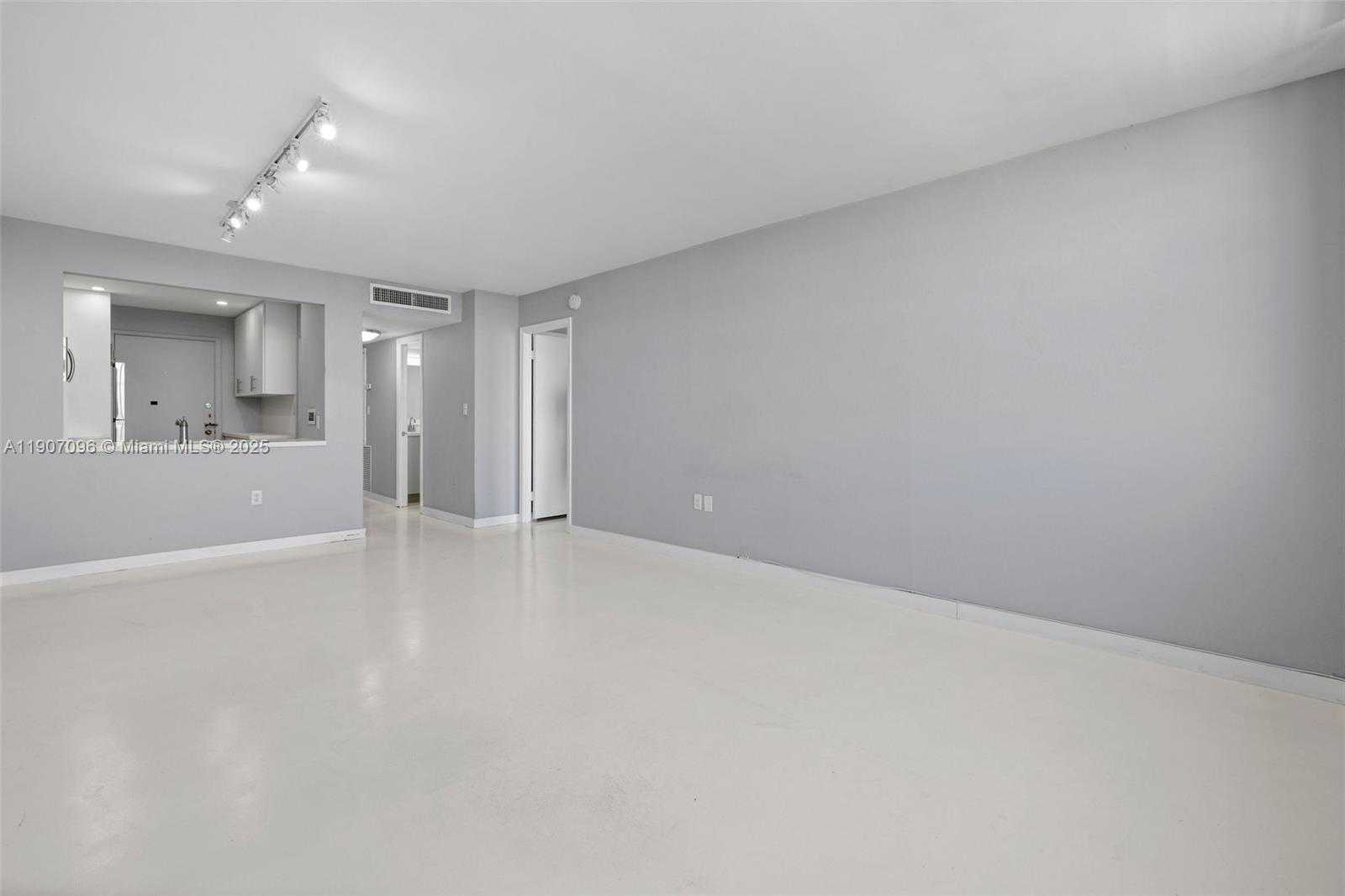 Small Image of 1020 MERIDIAN AVE #811, Miami Beach Number 16