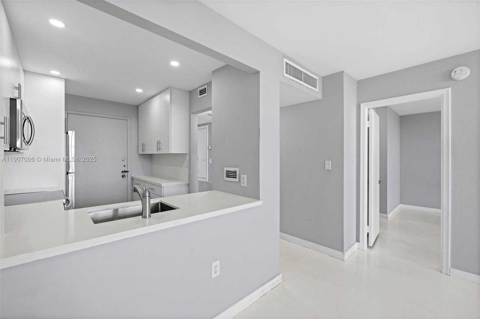Small Image of 1020 MERIDIAN AVE #811, Miami Beach Number 19