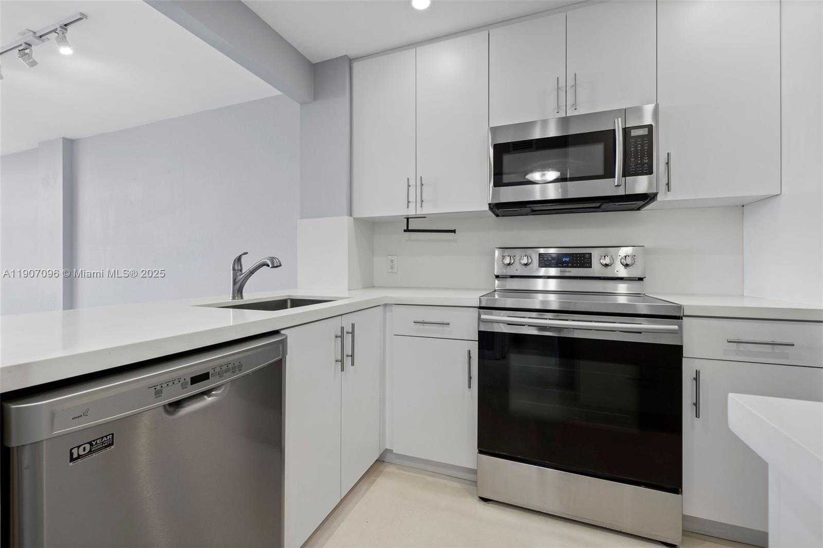 Small Image of 1020 MERIDIAN AVE #811, Miami Beach Number 20
