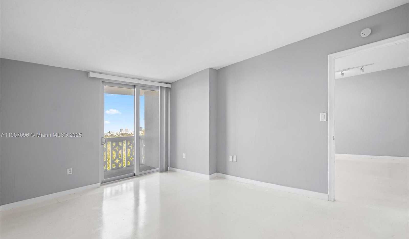 Small Image of 1020 MERIDIAN AVE #811, Miami Beach Number 24