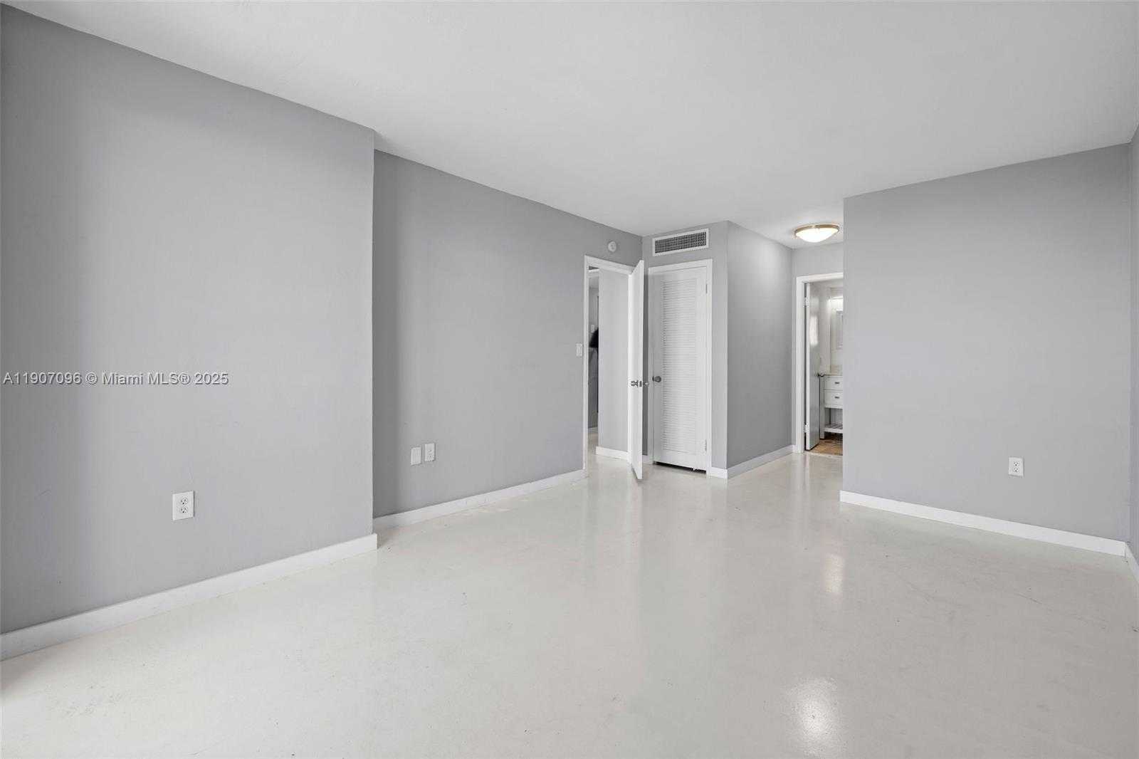 Small Image of 1020 MERIDIAN AVE #811, Miami Beach Number 25