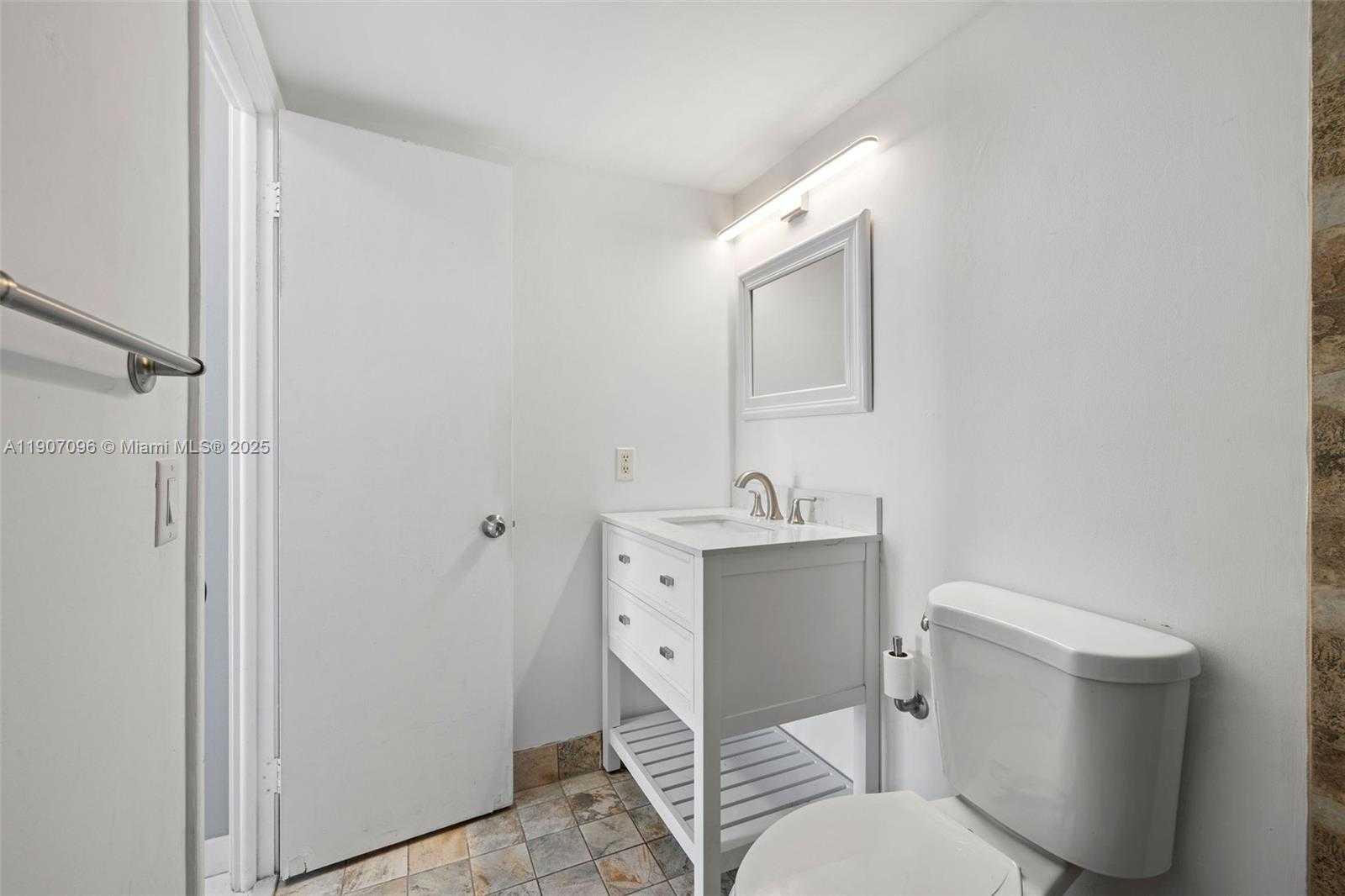 Small Image of 1020 MERIDIAN AVE #811, Miami Beach Number 26