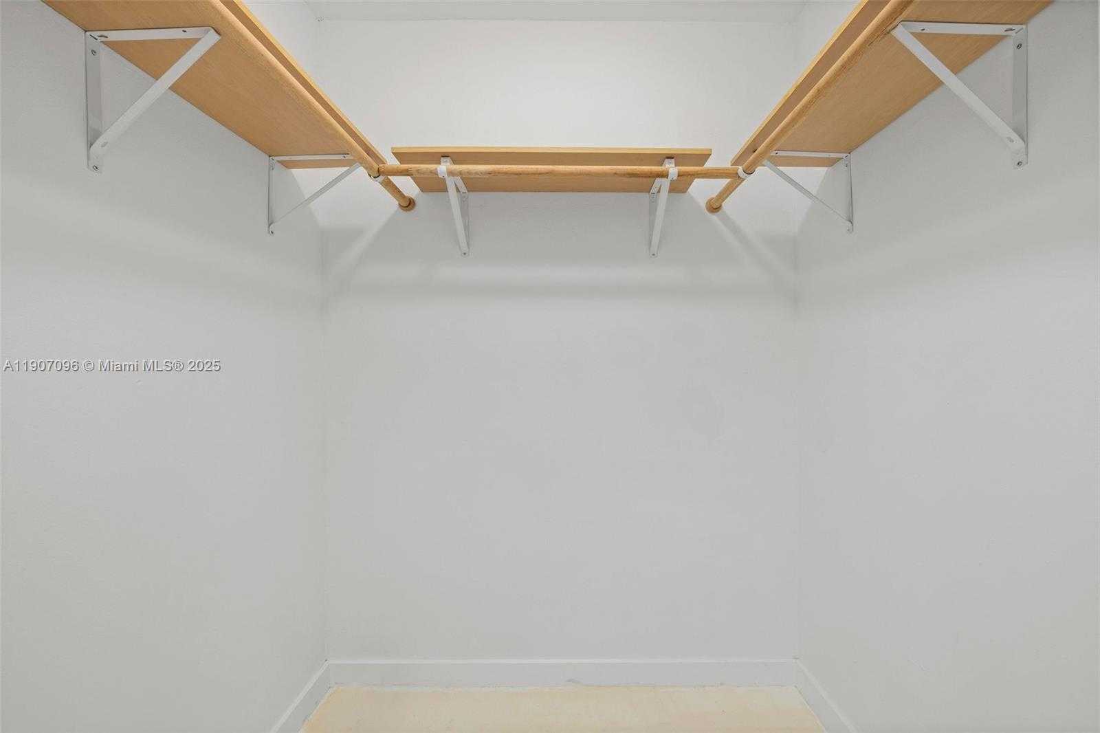 Small Image of 1020 MERIDIAN AVE #811, Miami Beach Number 28