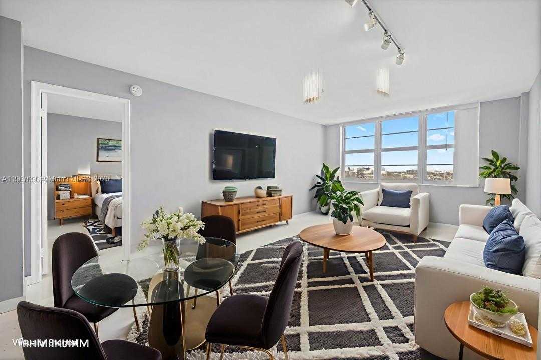 Small Image of 1020 MERIDIAN AVE #811, Miami Beach Number 3