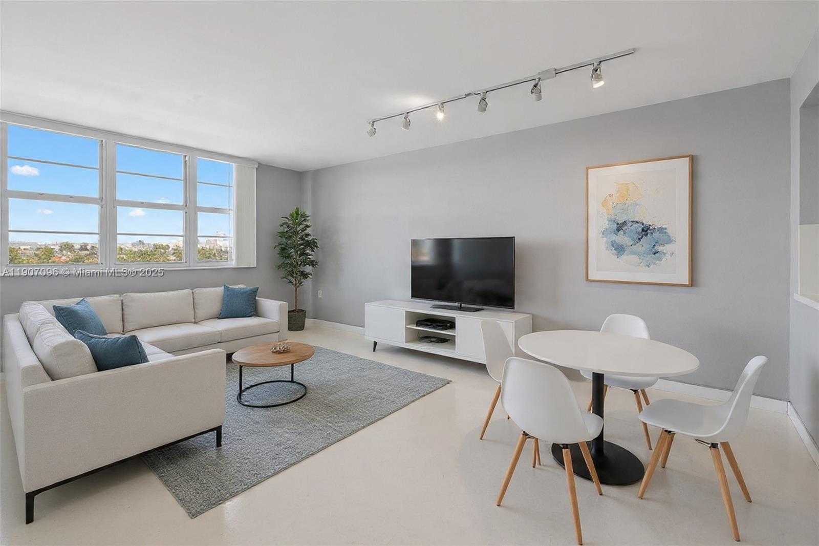 Small Image of 1020 MERIDIAN AVE #811, Miami Beach Number 32