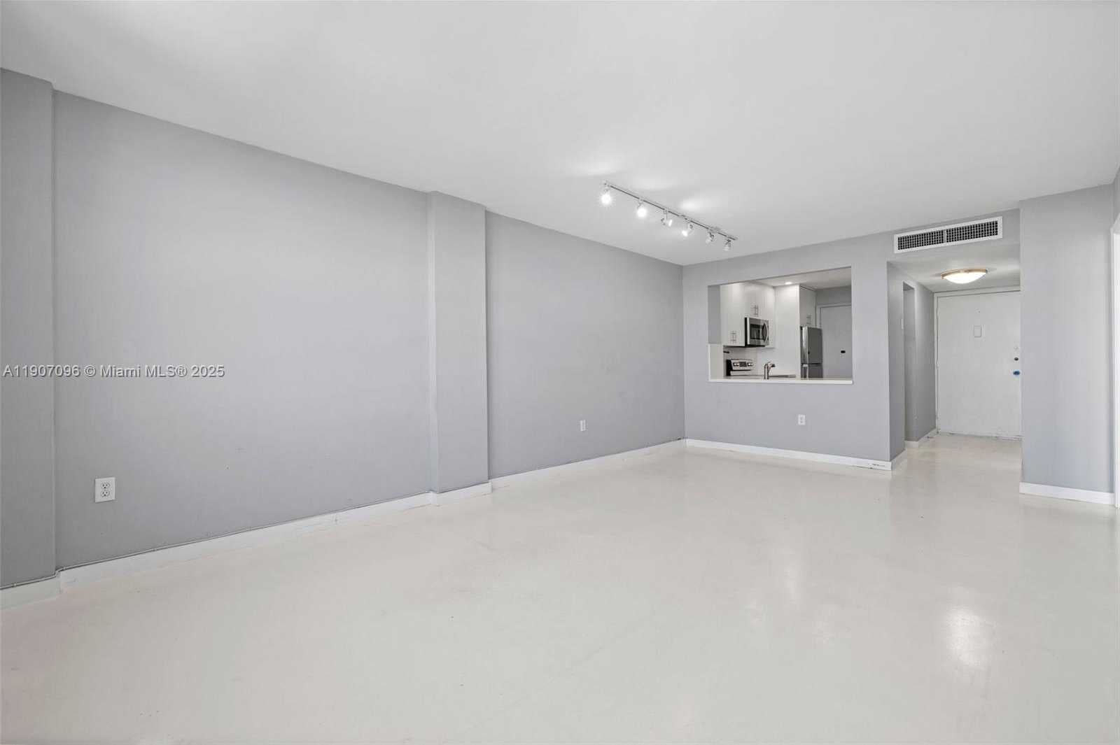 Small Image of 1020 MERIDIAN AVE #811, Miami Beach Number 4