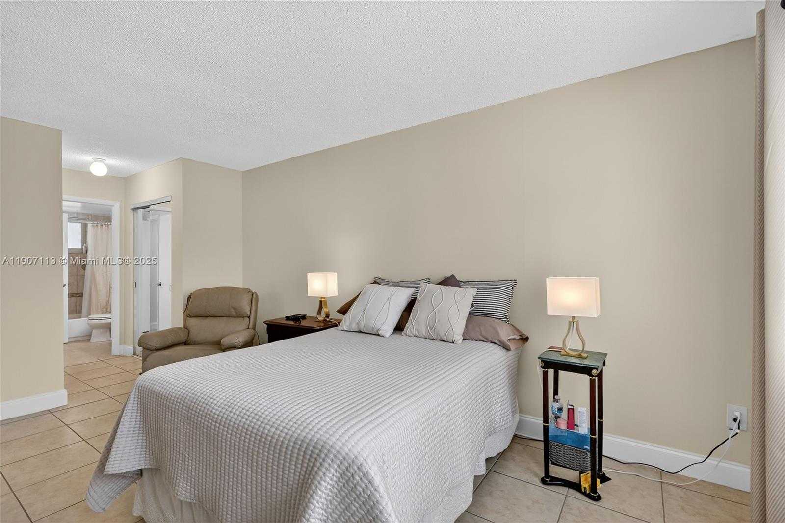 Small Image of 8103 CAMINO REAL #307, Miami Number 19