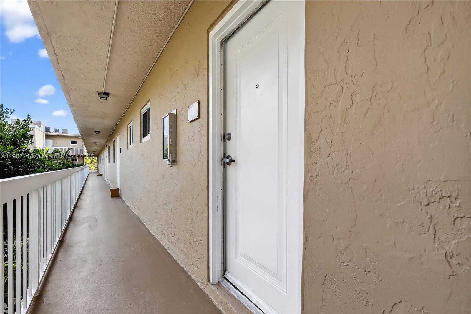 Small Image of 8103 CAMINO REAL #307, Miami Number 3