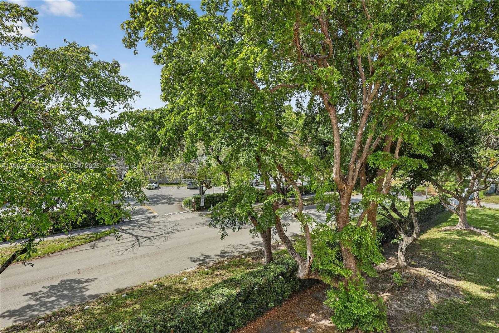 Small Image of 8103 CAMINO REAL #307, Miami Number 31