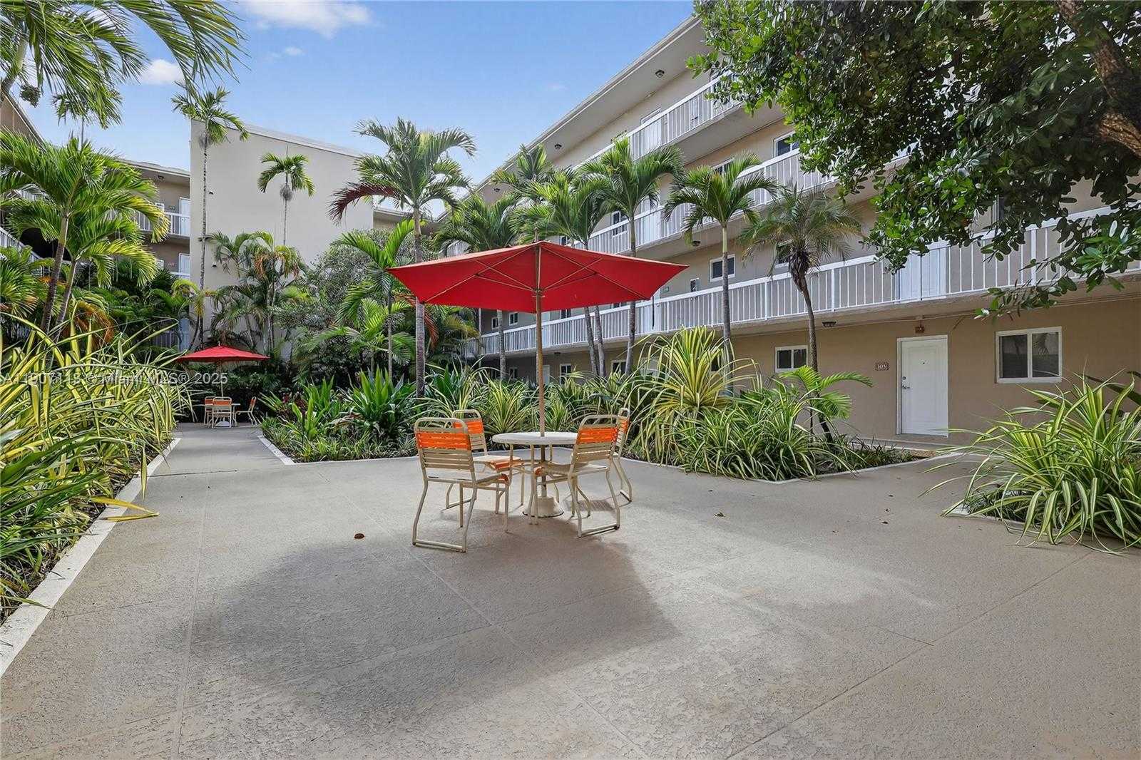 Small Image of 8103 CAMINO REAL #307, Miami Number 32