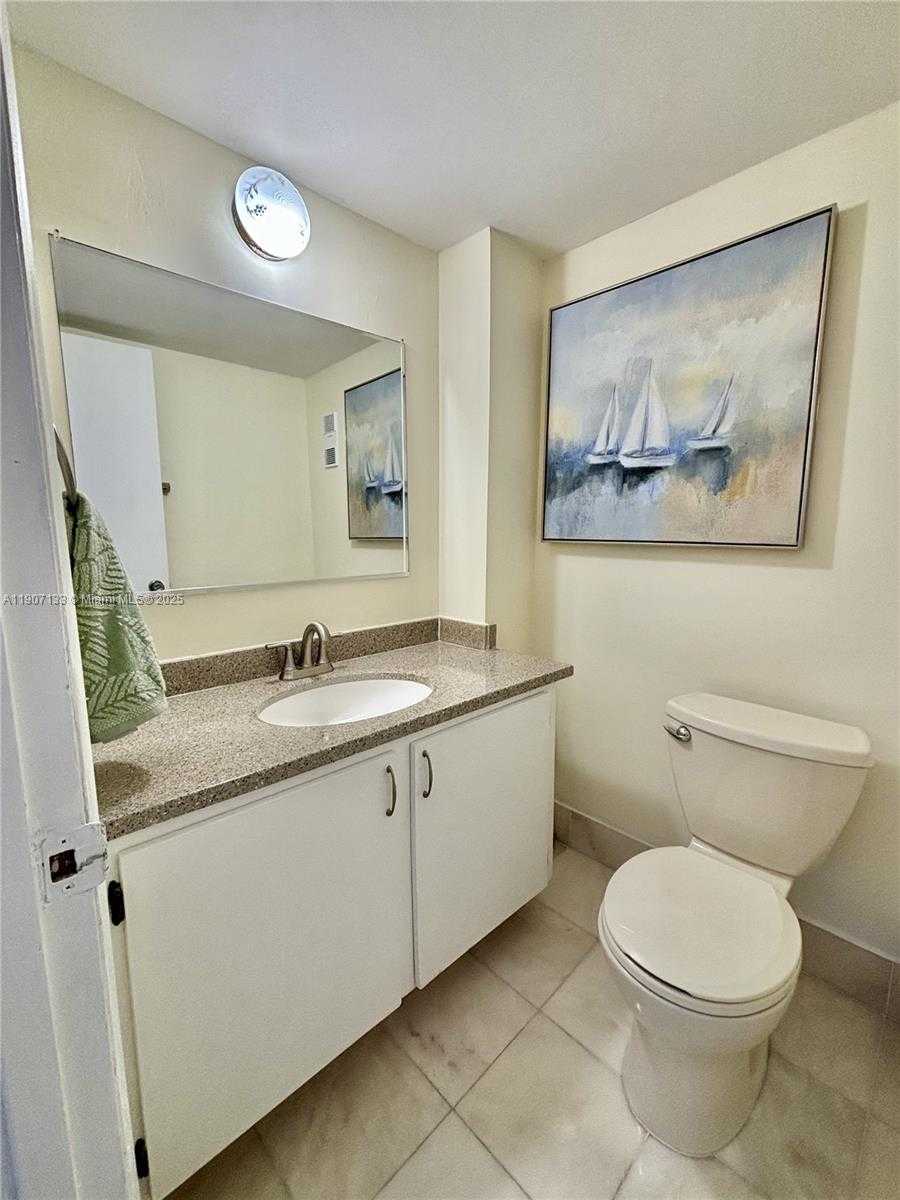Small Image of 6801 INDIAN CREEK DR #402, Miami Beach Number 10