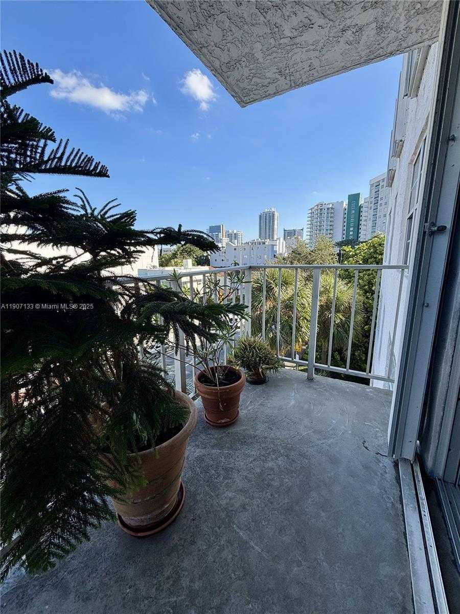 Small Image of 6801 INDIAN CREEK DR #402, Miami Beach Number 4