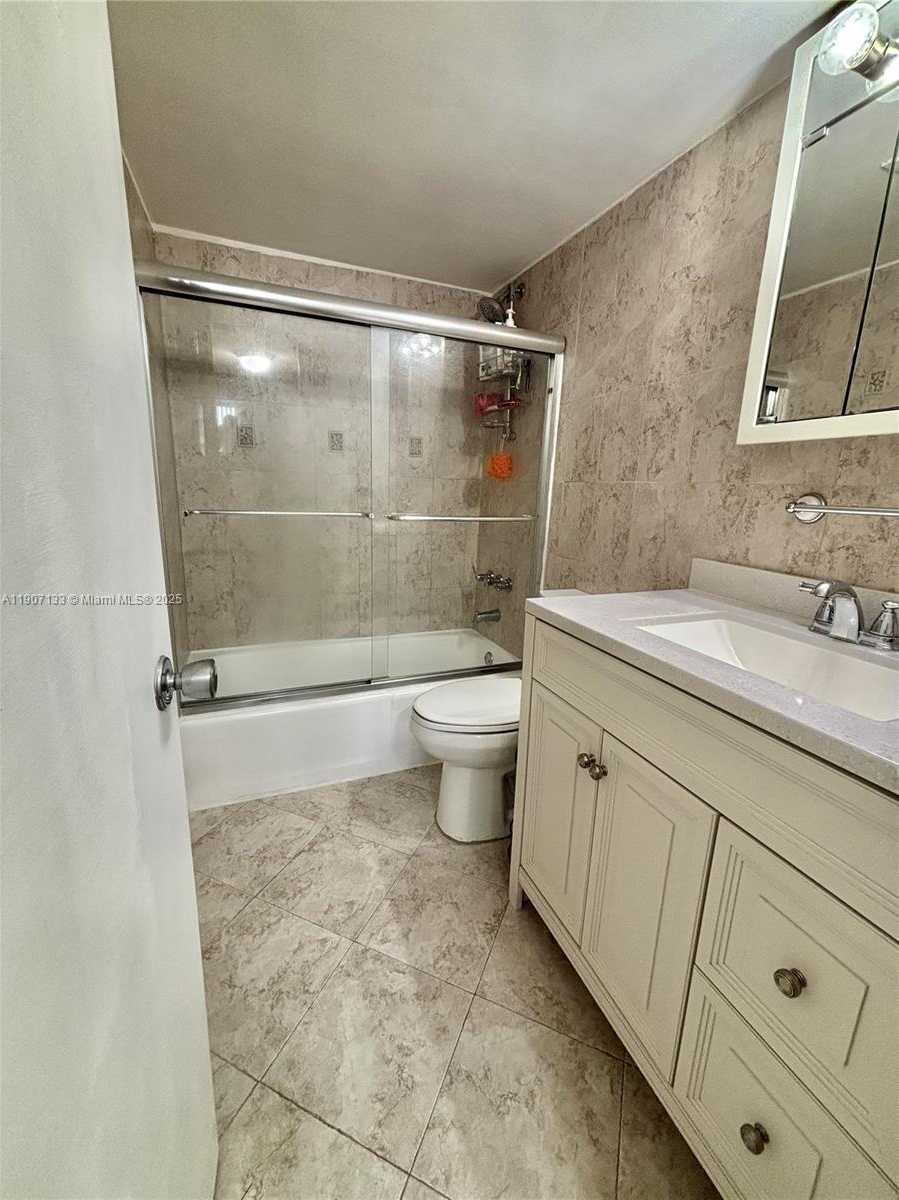 Small Image of 6801 INDIAN CREEK DR #402, Miami Beach Number 7