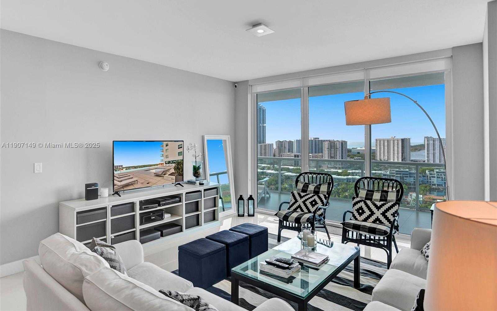 Imagen de Pequeño Objeto