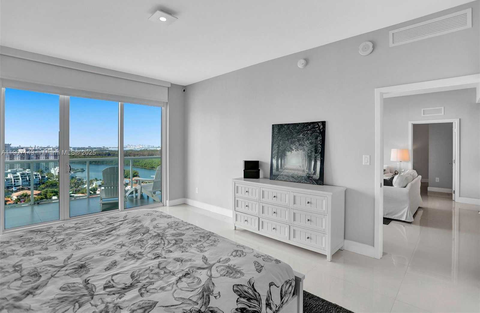 Imagen de Pequeño Objeto