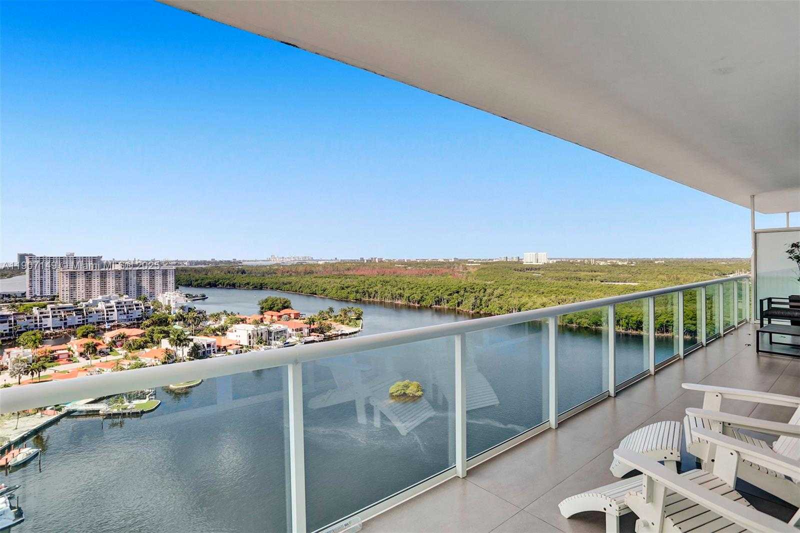 Imagen de Pequeño Objeto