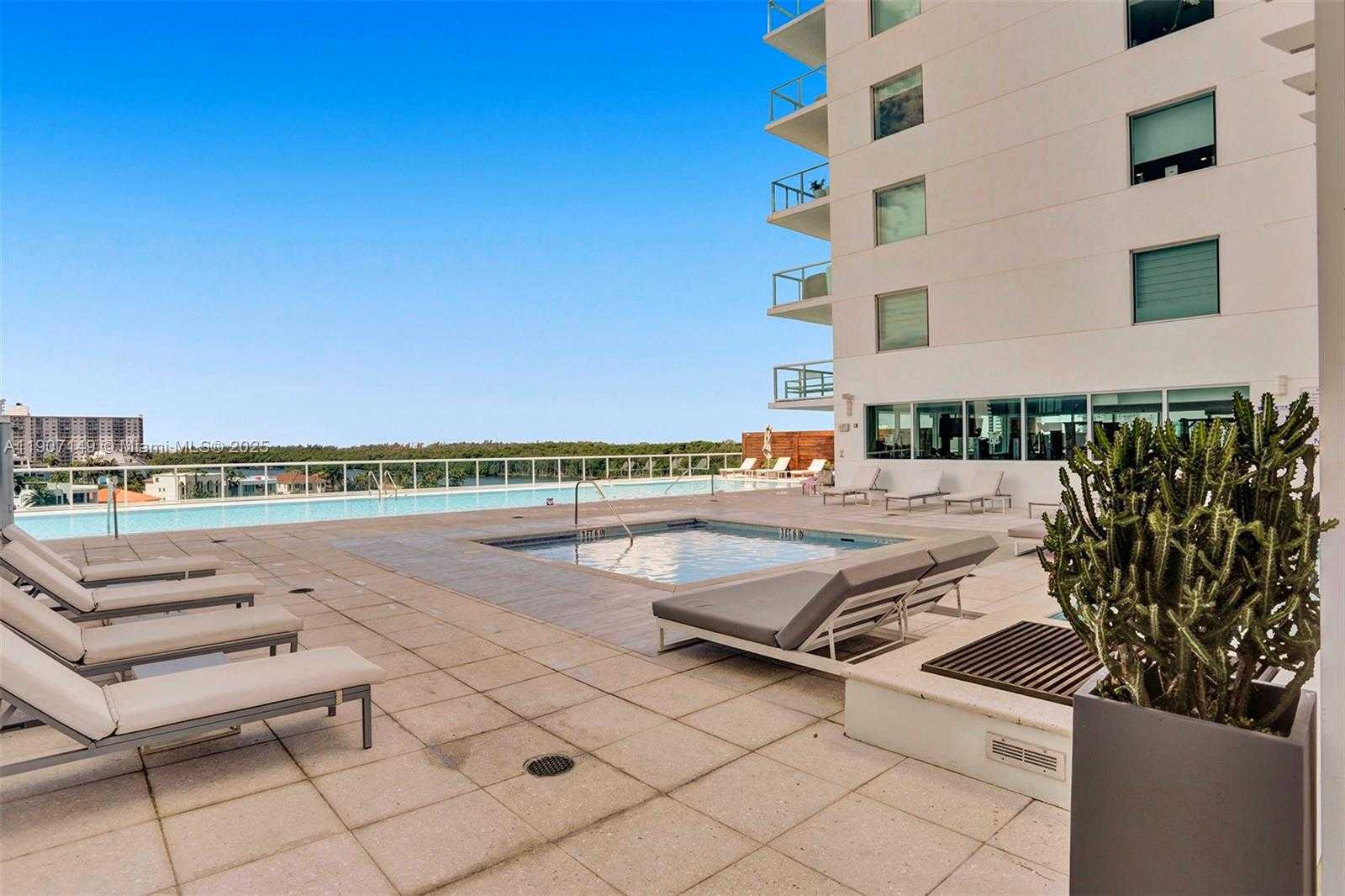 Imagen de Pequeño Objeto