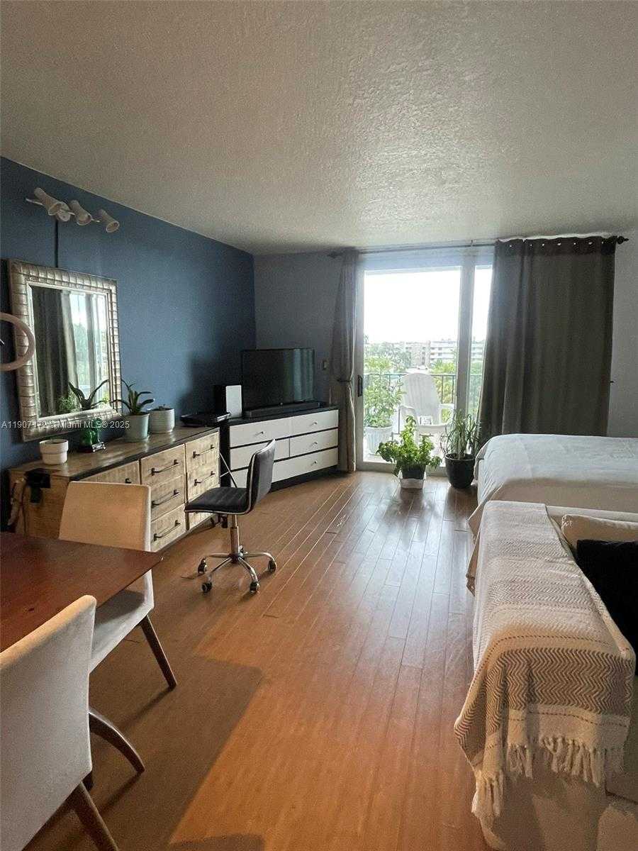 Small Image of 12500 NORTH EAST 15TH AVE #512, North Miami Number 4