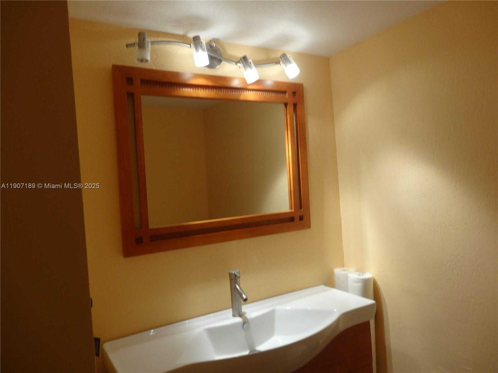 Small Image of 600 THREE ISLANDS BLVD #817, Hallandale Beach Number 18