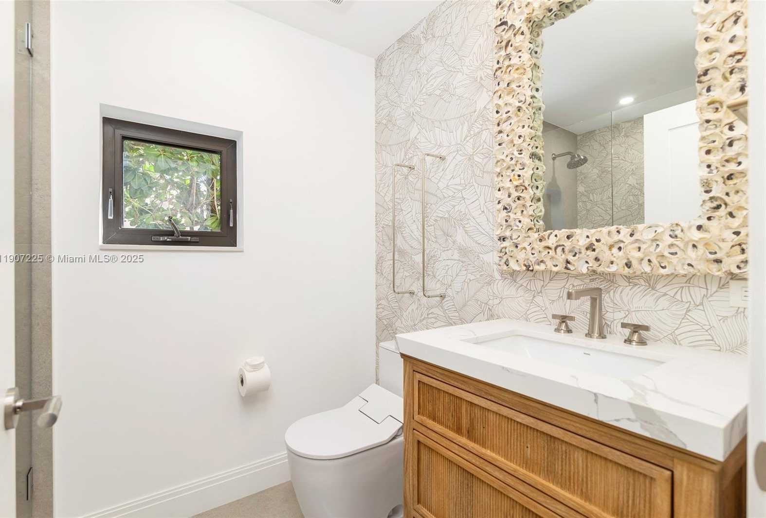 Small Image of 110 SUNSET AVE #4A, Palm Beach Number 18