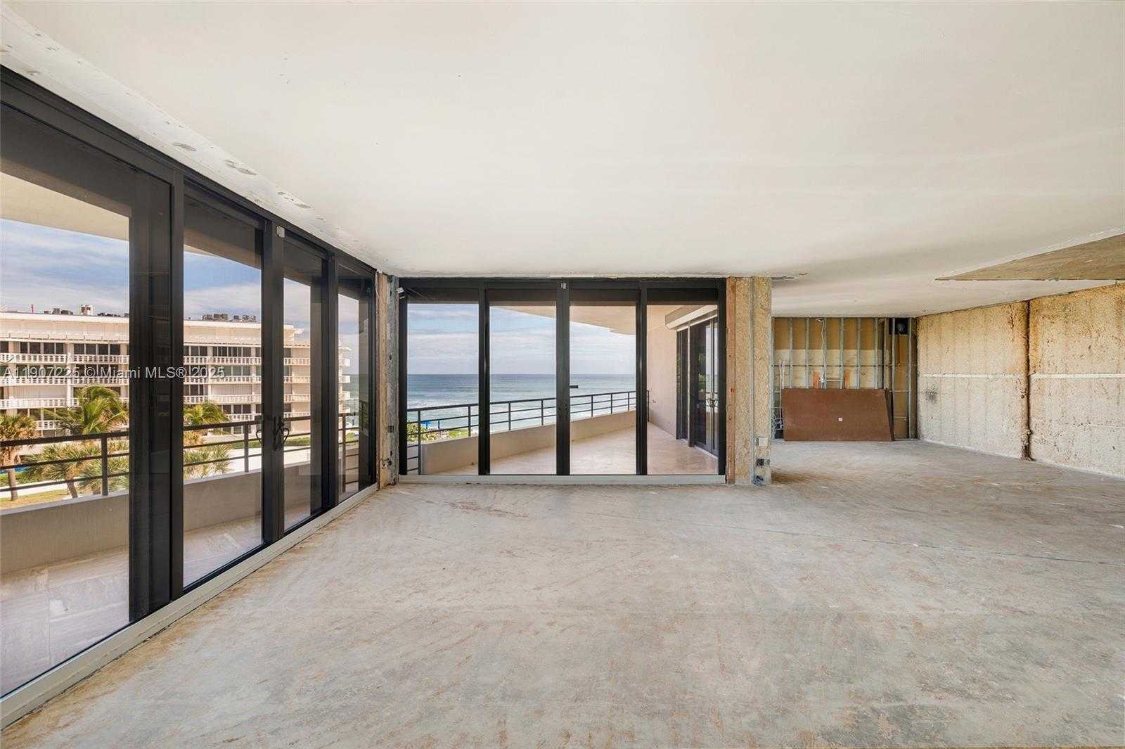 Small Image of 110 SUNSET AVE #4A, Palm Beach Number 6