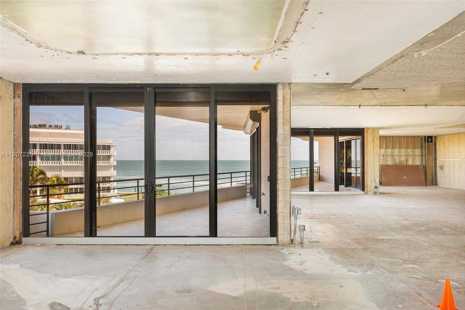 Small Image of 110 SUNSET AVE #4A, Palm Beach Number 9