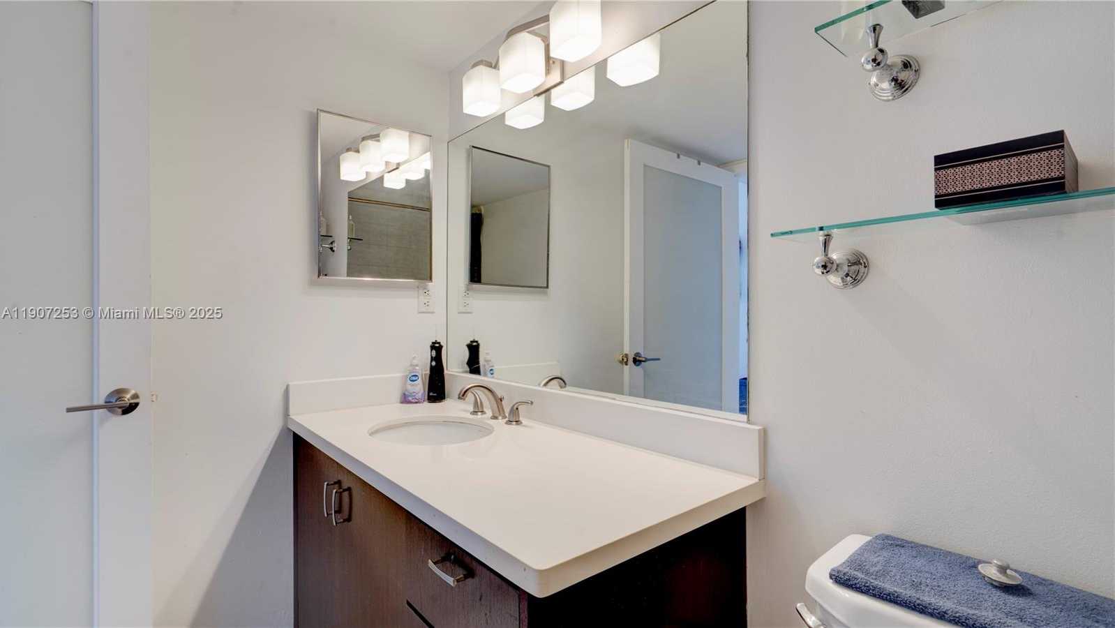 Small Image of 1688 WEST AVE #203, Miami Beach Number 10