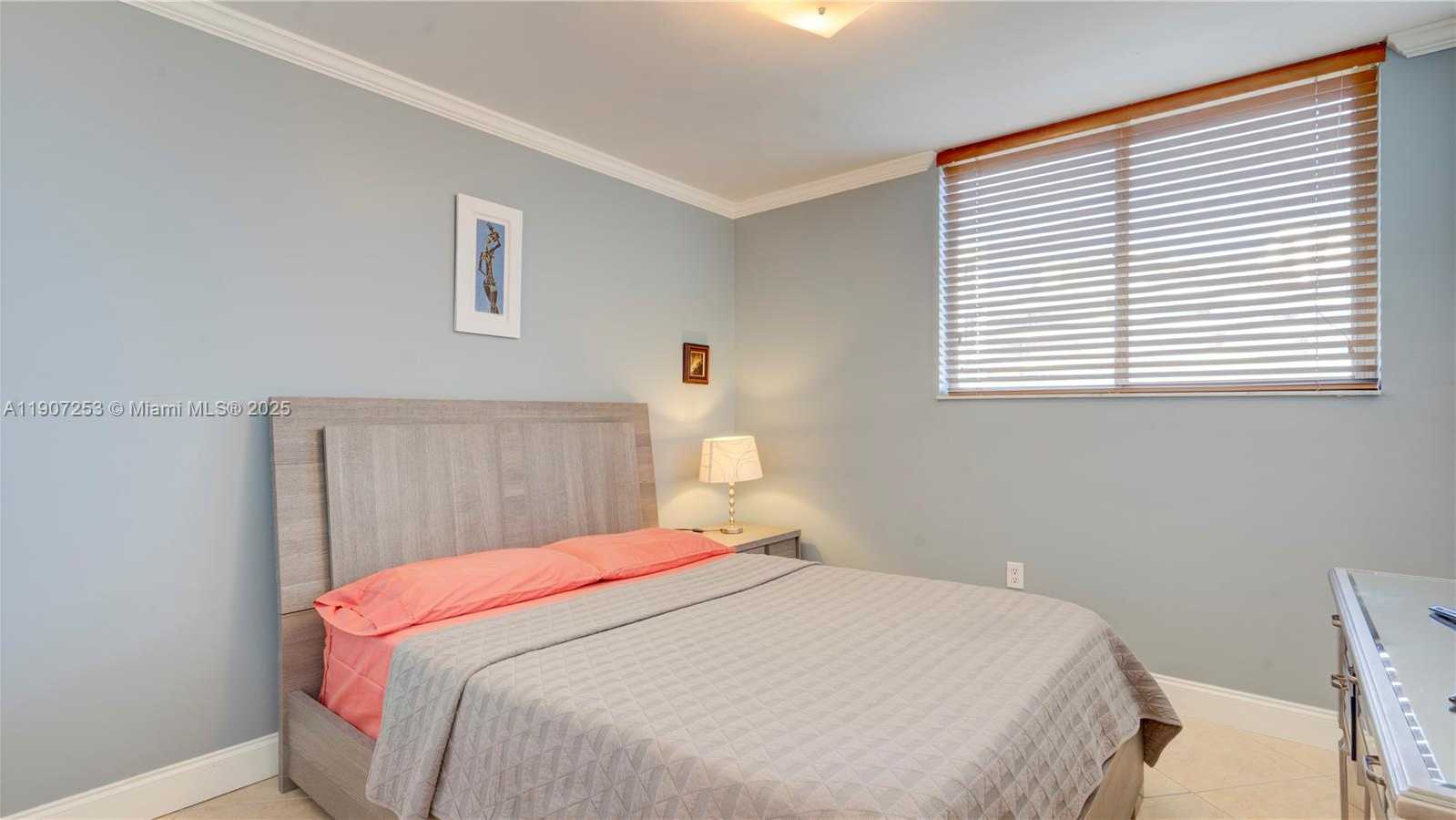 Small Image of 1688 WEST AVE #203, Miami Beach Number 13