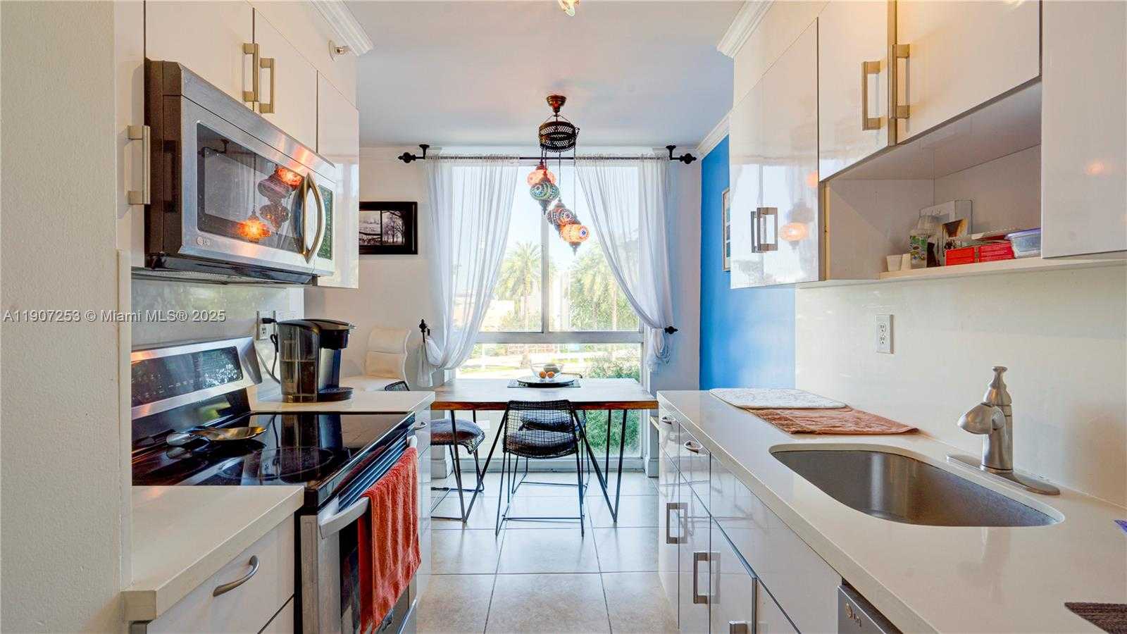 Small Image of 1688 WEST AVE #203, Miami Beach Number 2