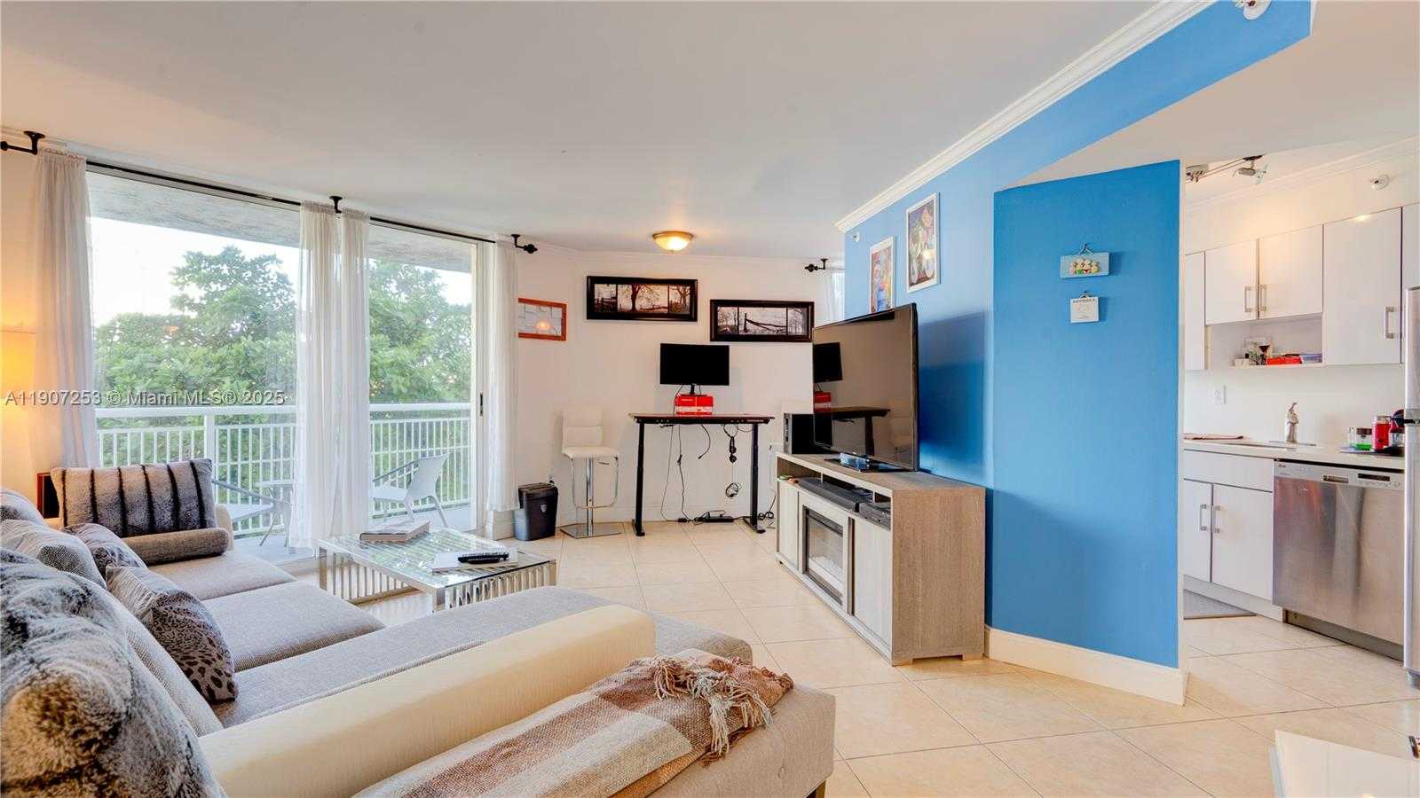 Small Image of 1688 WEST AVE #203, Miami Beach Number 5