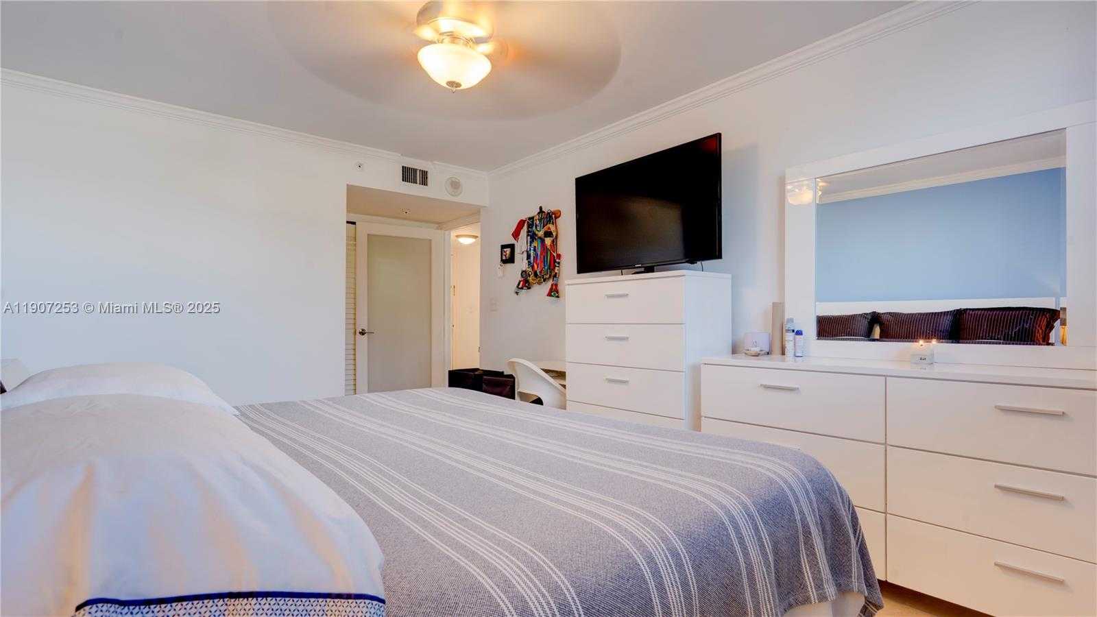 Small Image of 1688 WEST AVE #203, Miami Beach Number 8