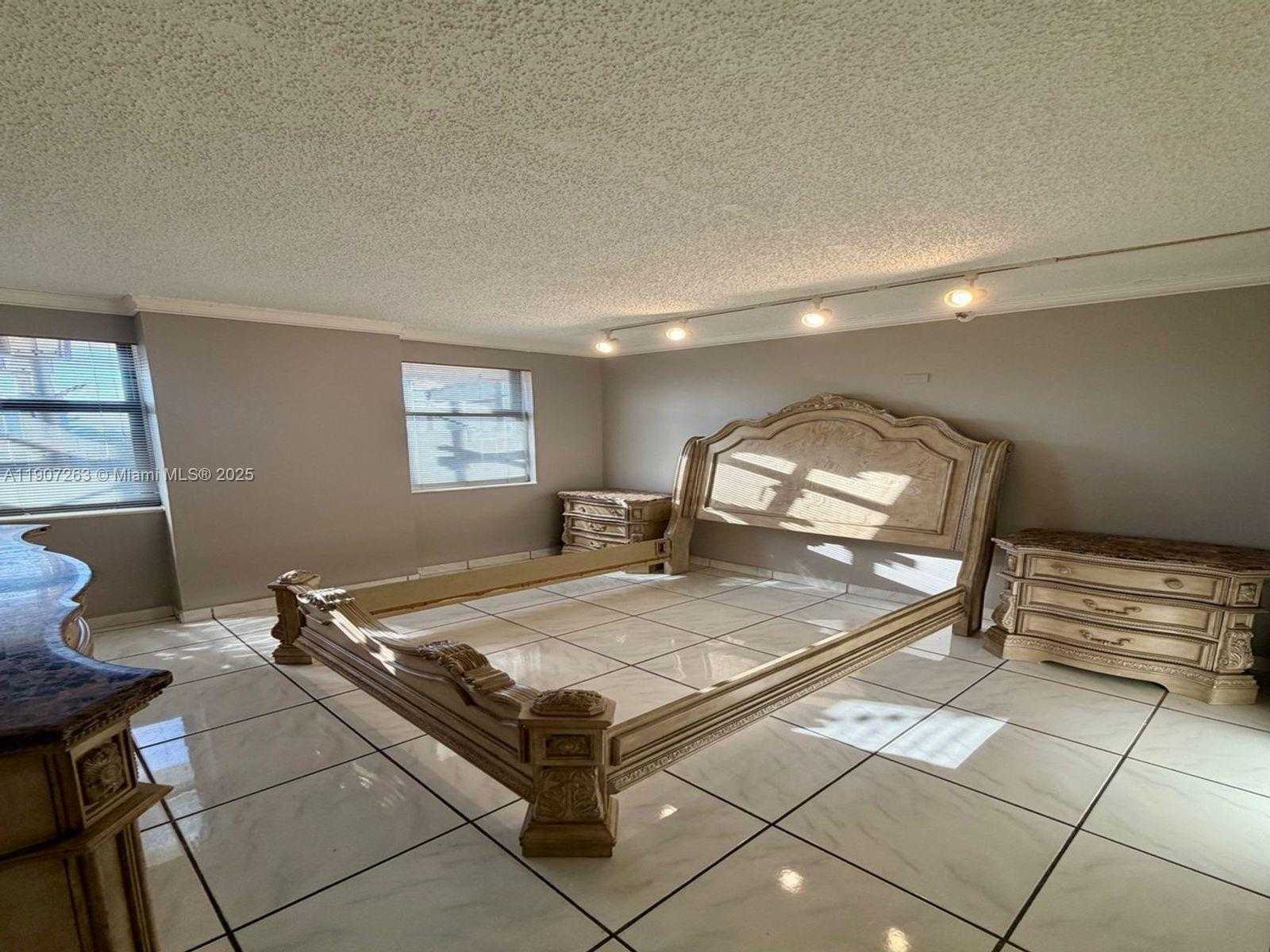 Small Image of 6061 COLLINS AVE #11A, Miami Beach Number 24