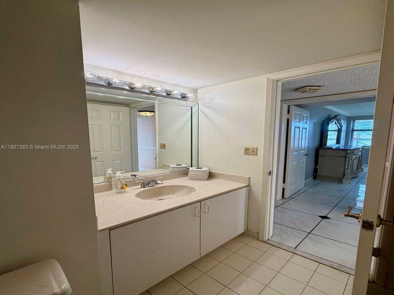 Small Image of 6061 COLLINS AVE #11A, Miami Beach Number 26