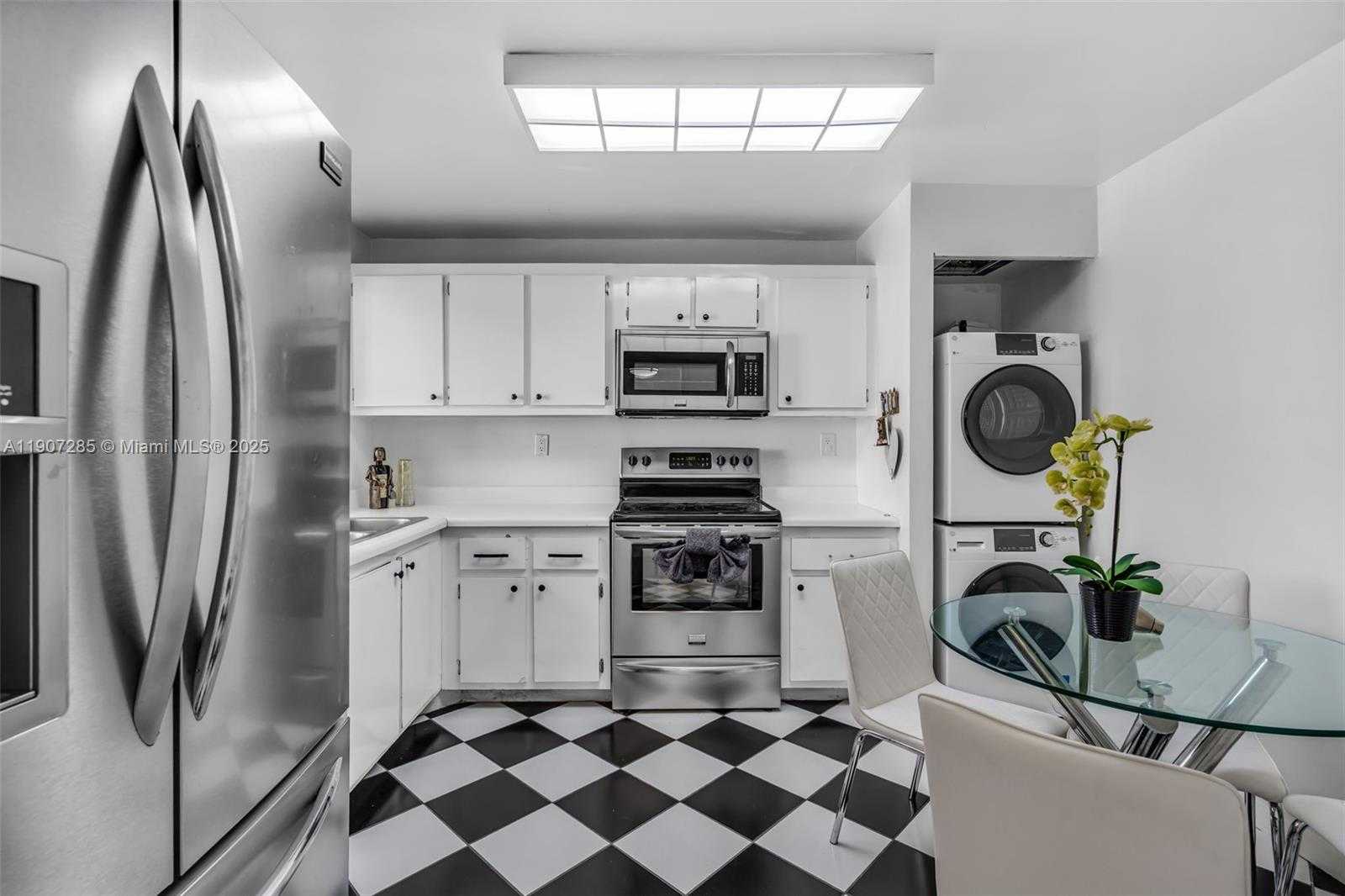 Small Image of 1925 BRICKELL AVE #1811, Miami Number 7