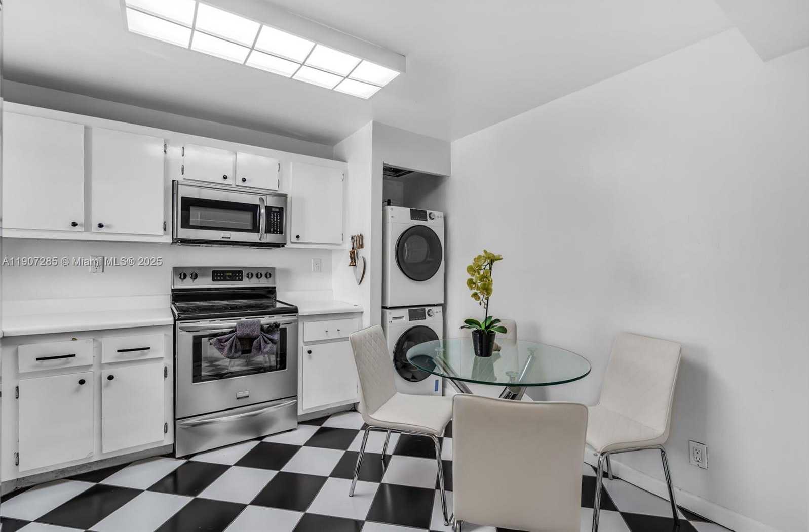 Small Image of 1925 BRICKELL AVE #1811, Miami Number 8